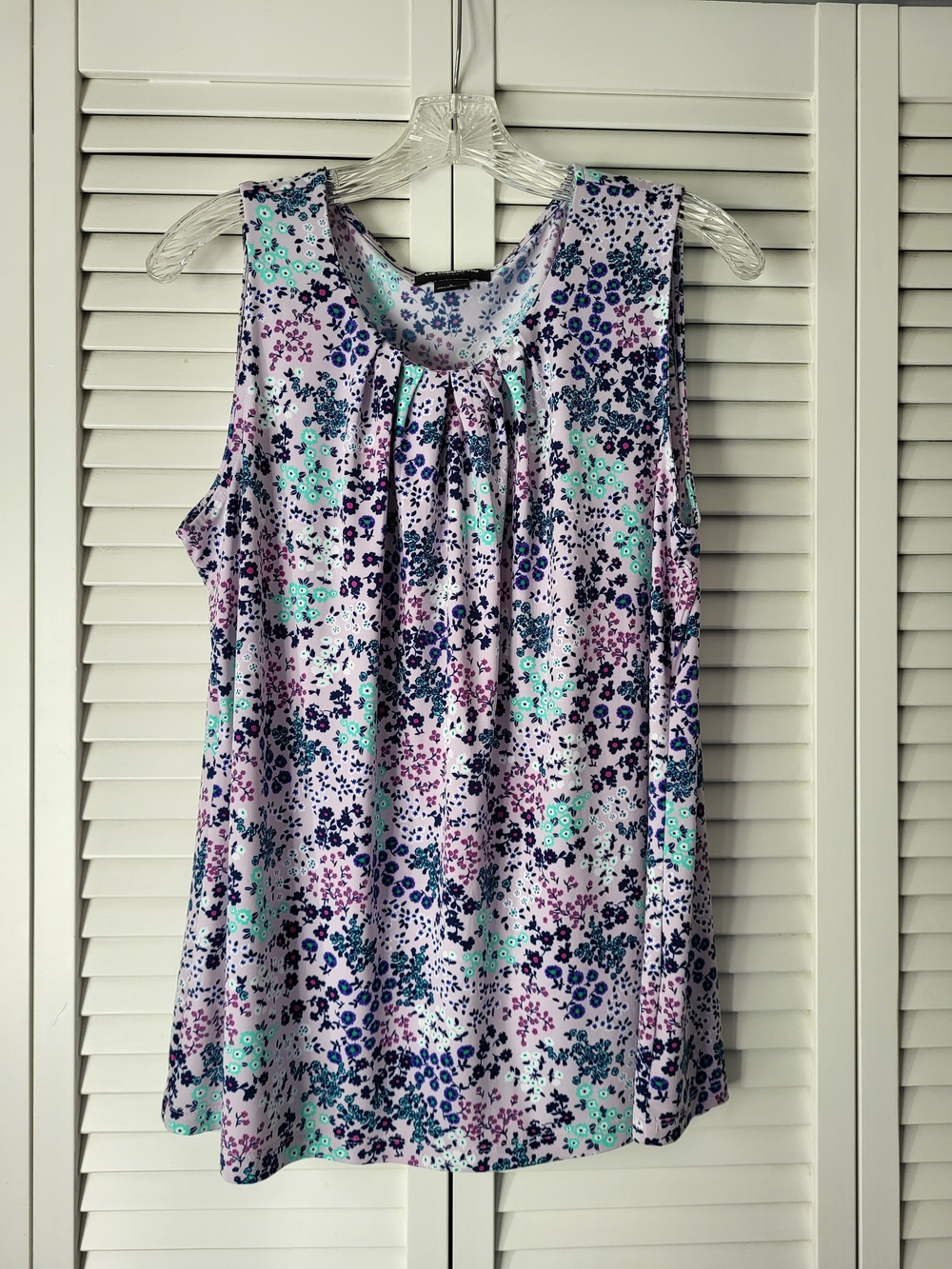 Liz Claiborne Lavender Floral Pleat-Front Tank